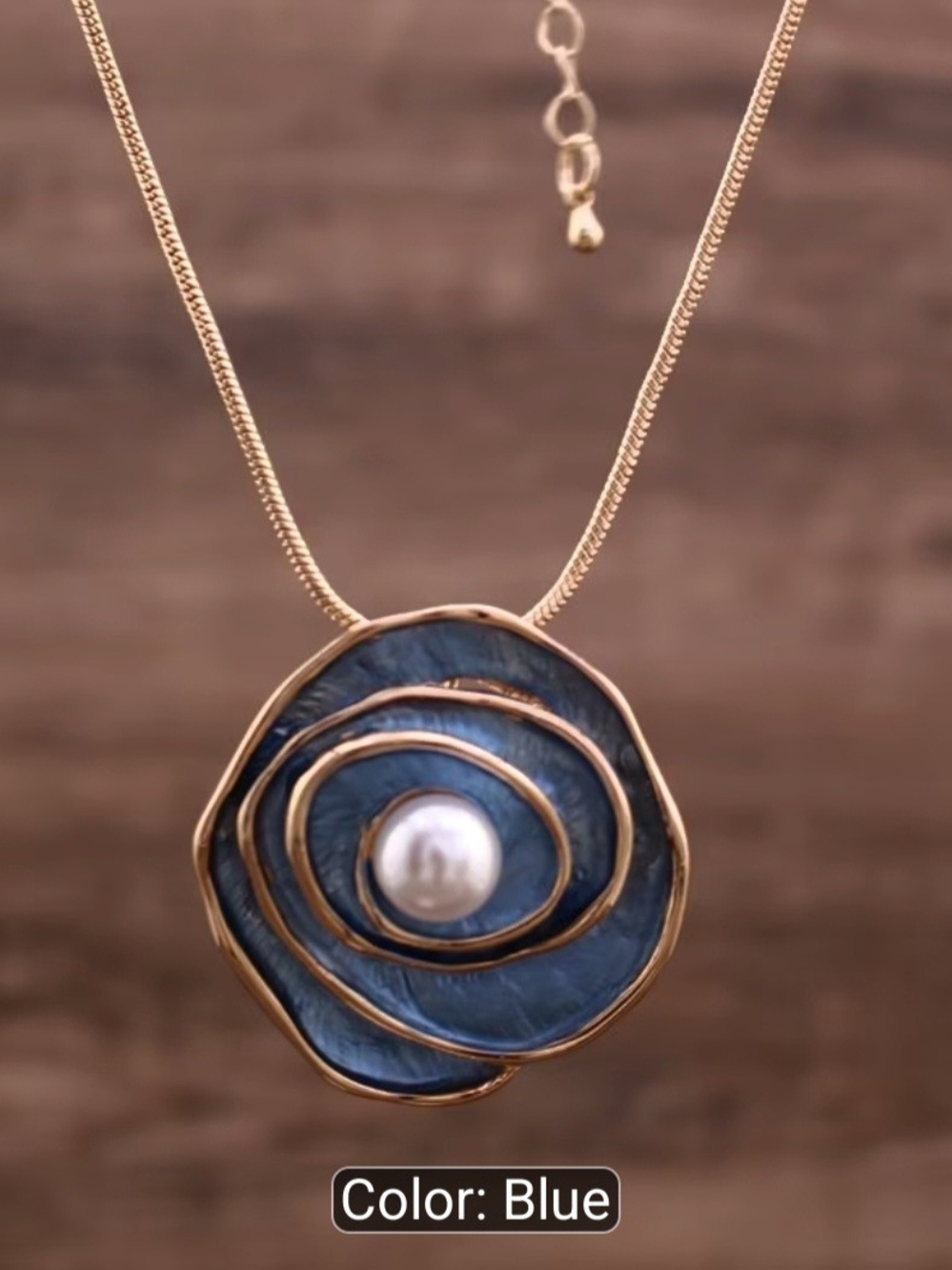 Elegant French-Style Flower Pendant Necklace. Stainless steel. Versatile